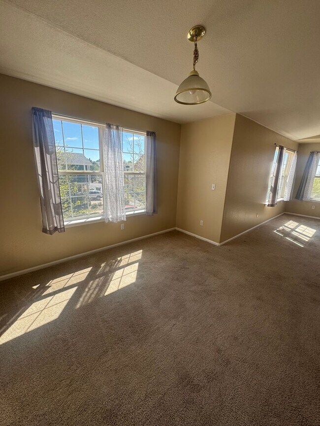 Building Photo - Large Open Plan 2 Bedroom 2 Bathroom Home