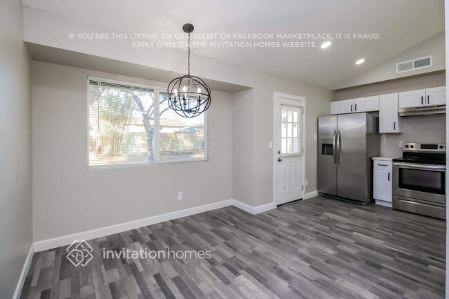 Building Photo - 3520 E Pueblo Ave