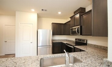 Building Photo - 545 Bains St