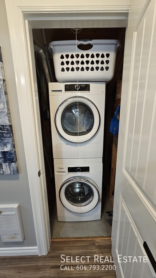 Building Photo - 5741 Shawnigan Dr