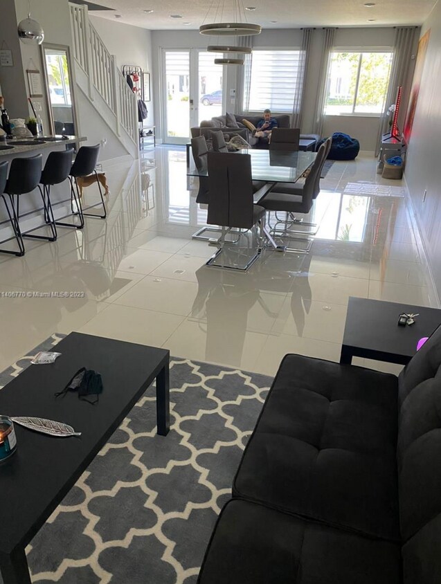 Foto principal - 10421 NW 66th St