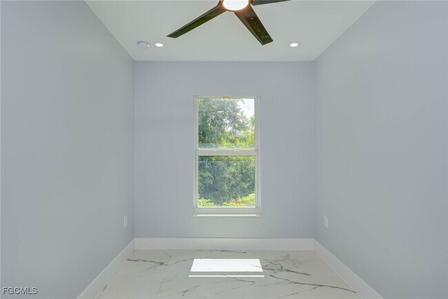 Foto del edificio - 805-807 W 12th St