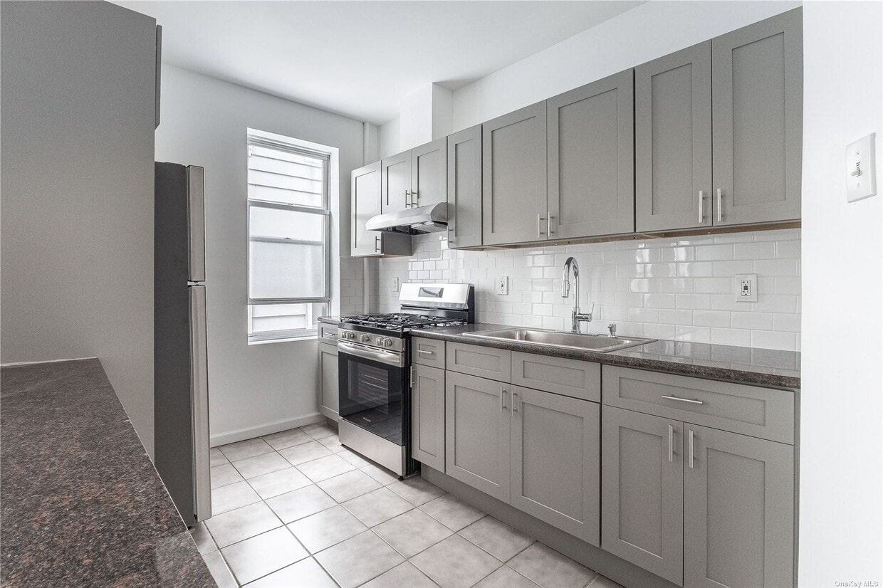 Building Photo - 123 W 227th St