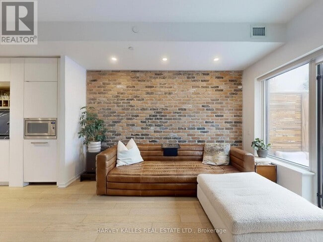 Building Photo - 138 St Helens Ave