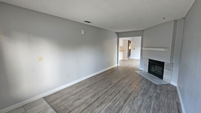 Building Photo - 2585 Duet Dr