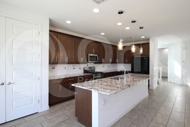 Building Photo - 9117 W Sells Dr
