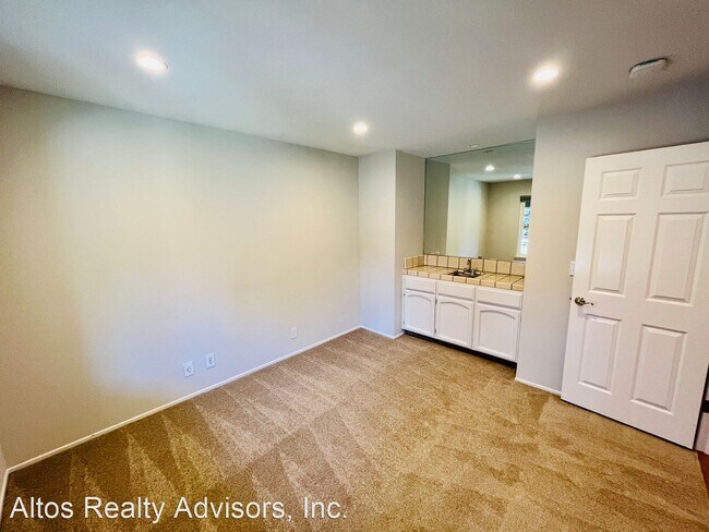 Foto del edificio - 5 br, 3 bath House - 3426 Brittan Avenue