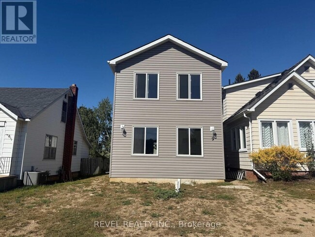 Building Photo - 9 Crosier St