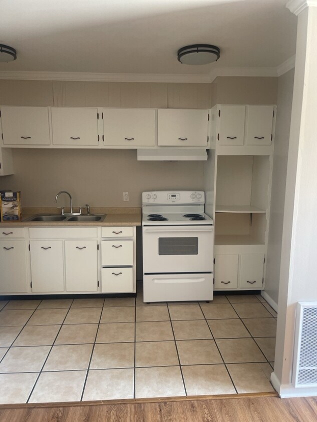 708 Maysville Rd NE Unit 2, Huntsville, AL 35801 Room for Rent in Huntsville, AL