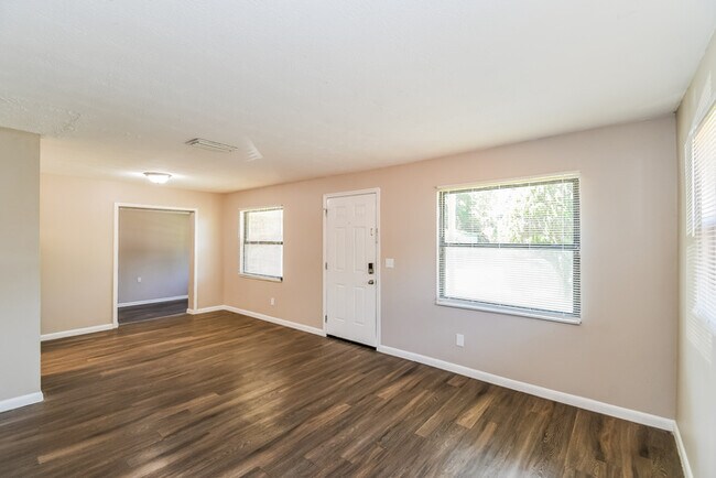 Foto del edificio - 2265 W 13th St