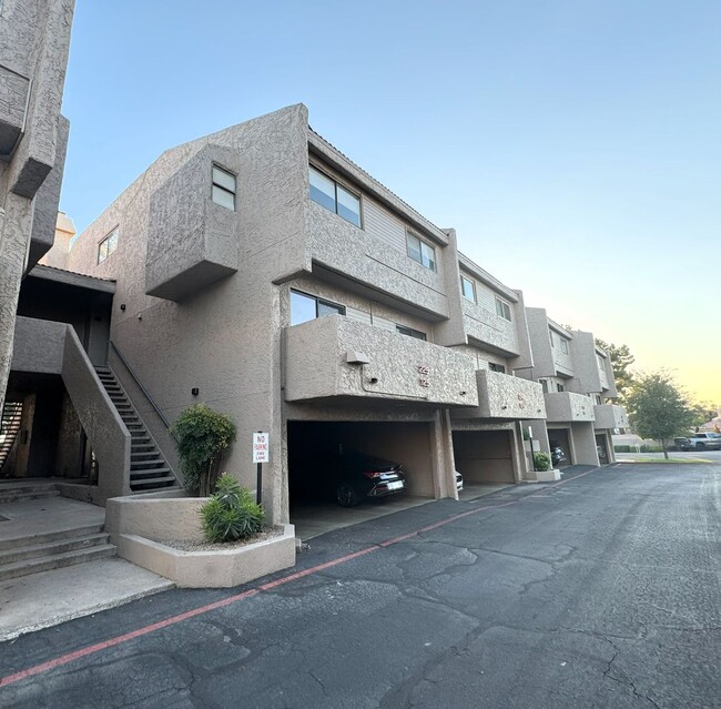 Building Photo - 1201 E Northshore Dr