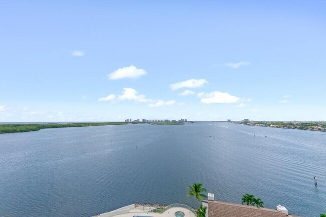 Foto del edificio - 100 Lakeshore Dr