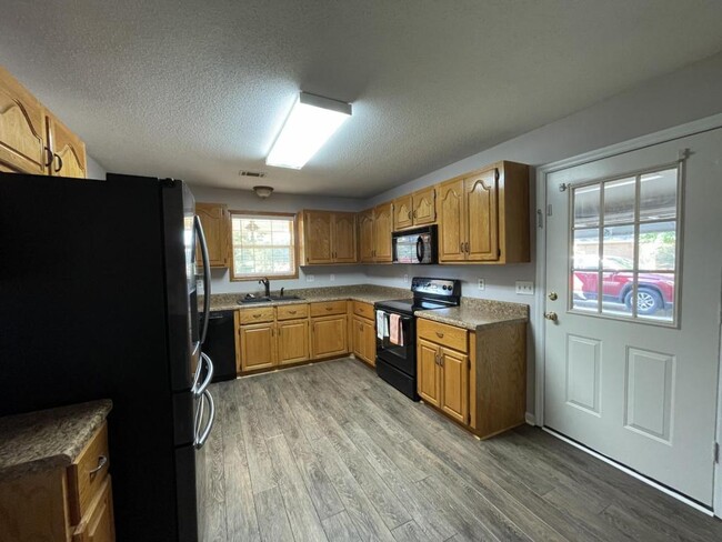 Building Photo - 102 S Gala Ct