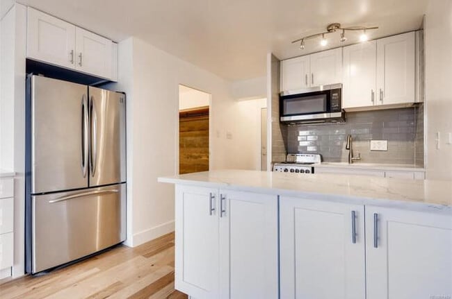 Foto del edificio - 789 N Clarkson St