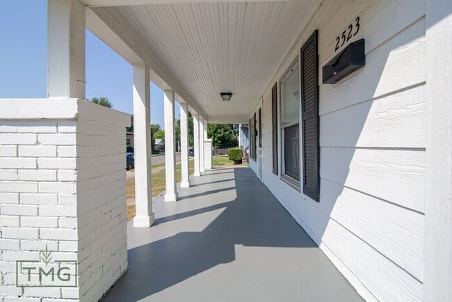 Building Photo - Spacious 2 Bed + Flex Space – Perfect Room...