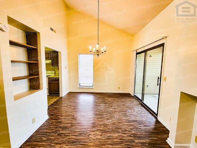 Building Photo - 419 Oriole Dr