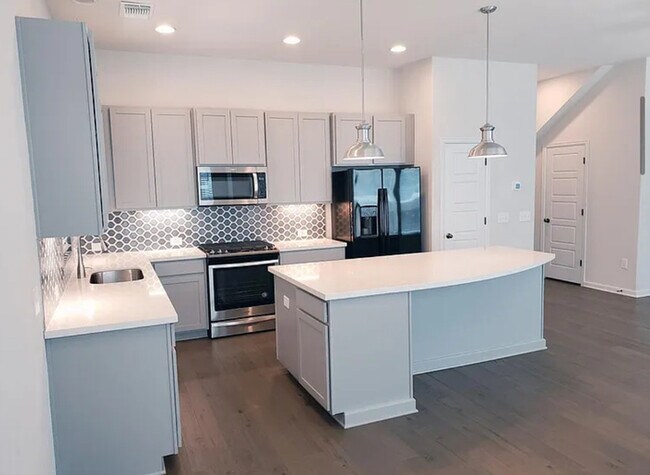 Building Photo - Modern Luxury Home in Presidio Station – P...