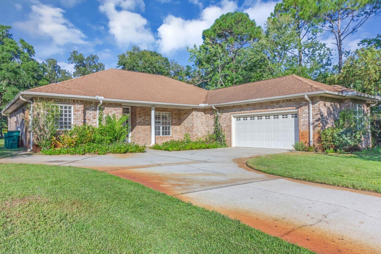 Primary Photo - 1630 Oakmont Cir