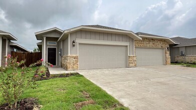 Building Photo - 709 Blackland dr
