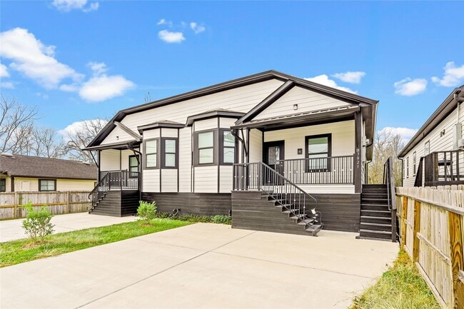 Building Photo - 3821 Easy St