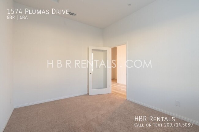 Foto del edificio - 1574 Plumas Dr