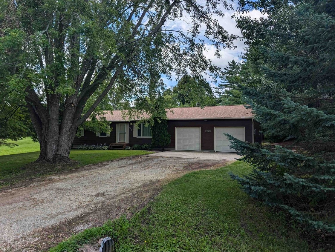 Primary Photo - 2131 Hawthorne Dr