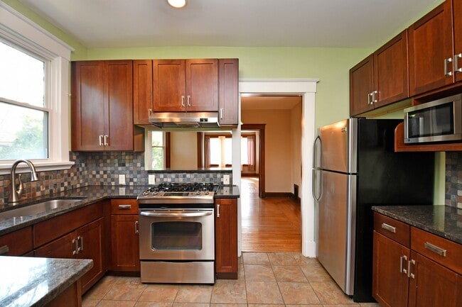 Kitchen - 2822 Madison Rd