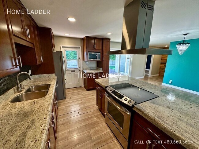 Foto del edificio - 8323 E Sells Dr