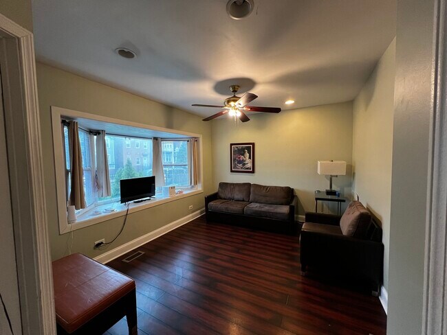 Foto del edificio - 2436 W Fillmore St