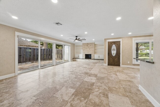 Building Photo - 37 Champions Colony E