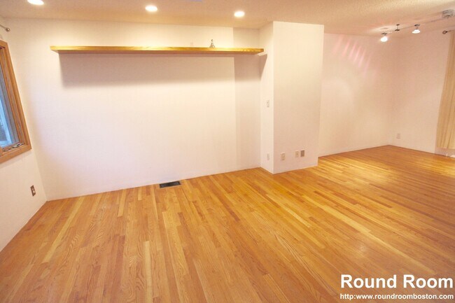 Building Photo - 17 Fresh Pond Plz