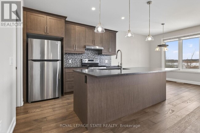 Building Photo - 3951 Mitchell Cres