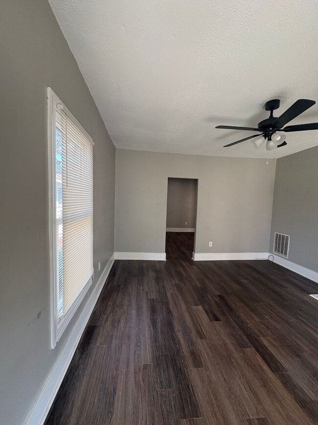 Building Photo - A charming 3-bedroom, 2 bath House