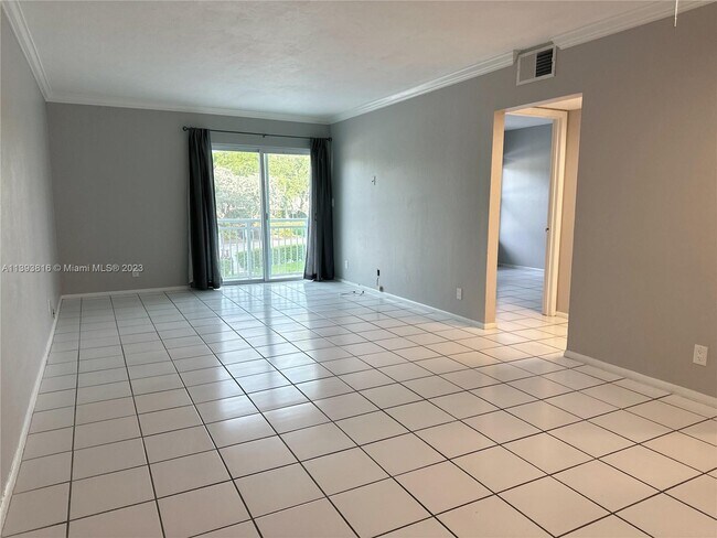 Building Photo - 405 S Pine Island Rd