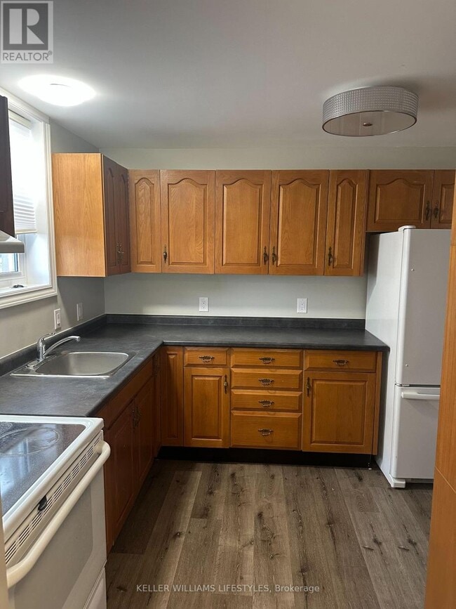 Building Photo - 13 Inverness St