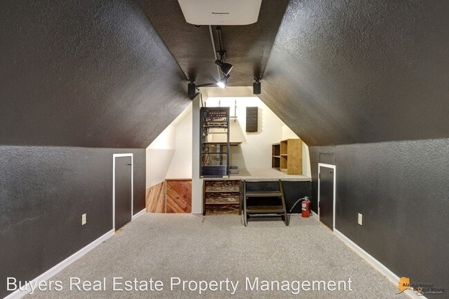 Building Photo - 4 br, 3 bath House - 8700 Spendlove Drive
