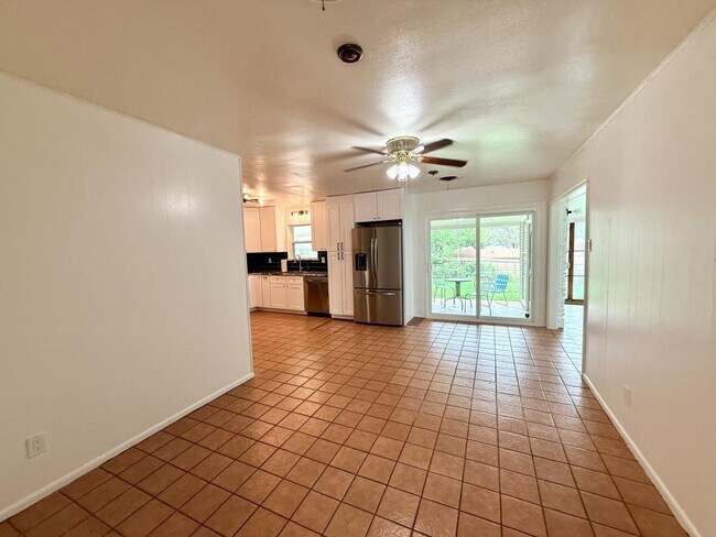 Foto del edificio - 3807 Longridge Dr