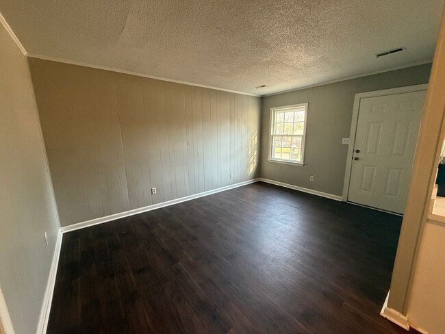 Building Photo - 808 Crawford St S