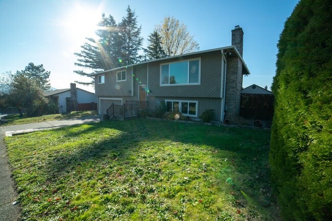 Building Photo - Stunning 4-bedroom, 3-bathroom home in Gresham