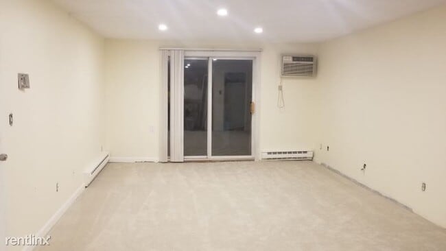 Building Photo - 2 br, 1 bath Condo - 100 Pemberton St unit 15
