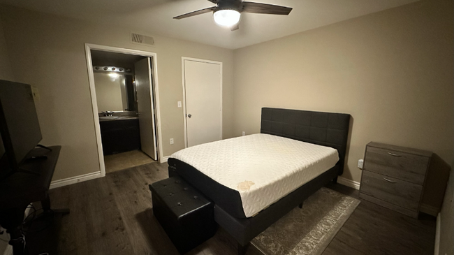 Foto del edificio - 2300 E Silverado Ranch Blvd