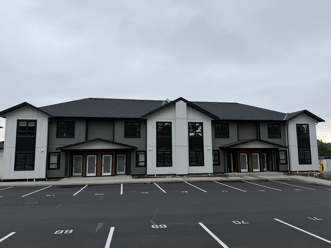 Building Photo - 590 Old Petersen Rd