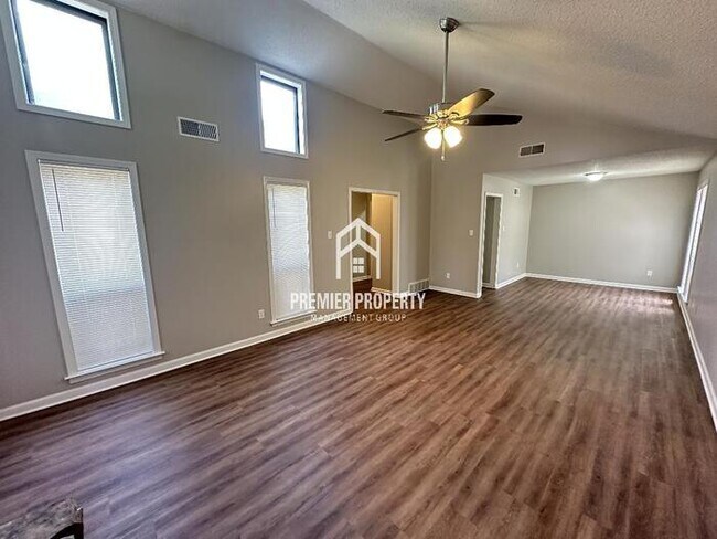 Building Photo - 4430 Crescent Park Dr