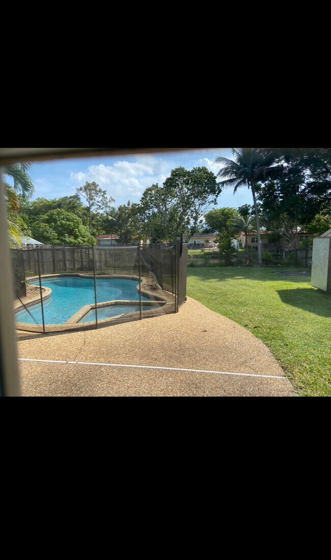 Foto del edificio - 7524 SW 8th Ct