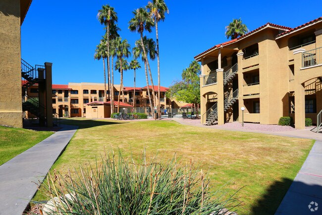 Courtyard - Zona  Rio