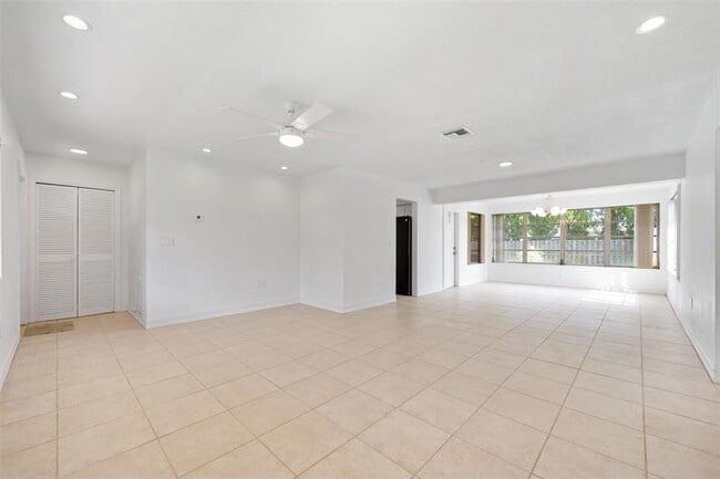 Building Photo - 7701 NW 15th Ct