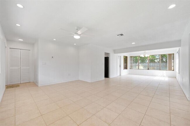 Foto del edificio - 7701 NW 15th Ct