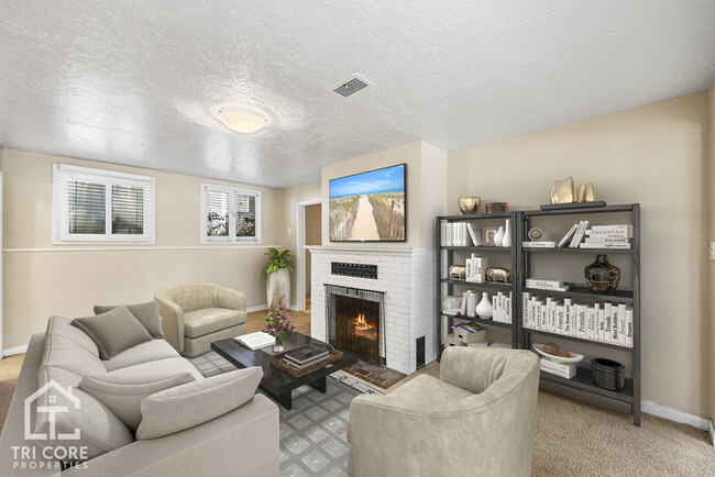 Building Photo - 76 700 W