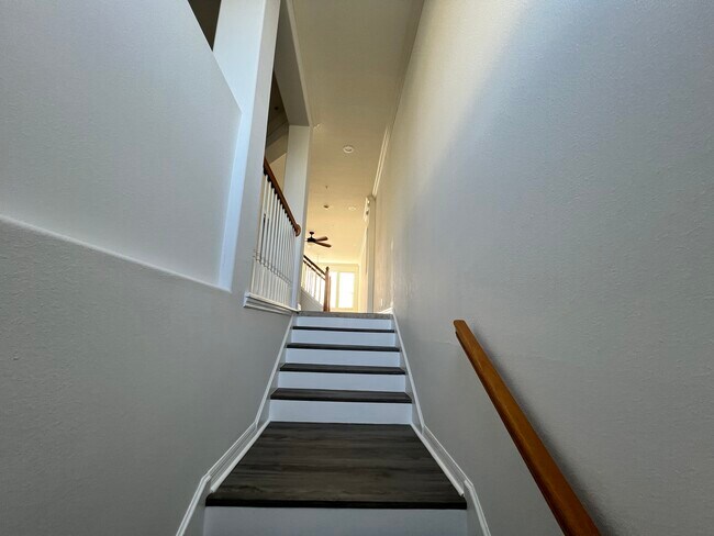 Building Photo - 4303 Spinnaker Cove Ln