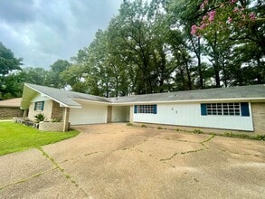 Building Photo - 53 Summit Ridge Dr